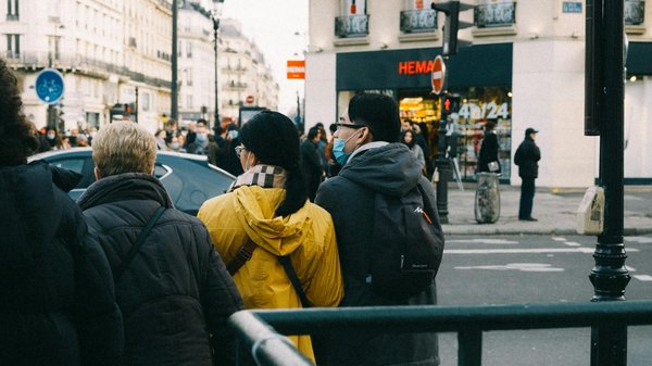 Réglementation de l'Alcool au Bureau : Faut-il Appliquer des Tests? Perspectives et Débats